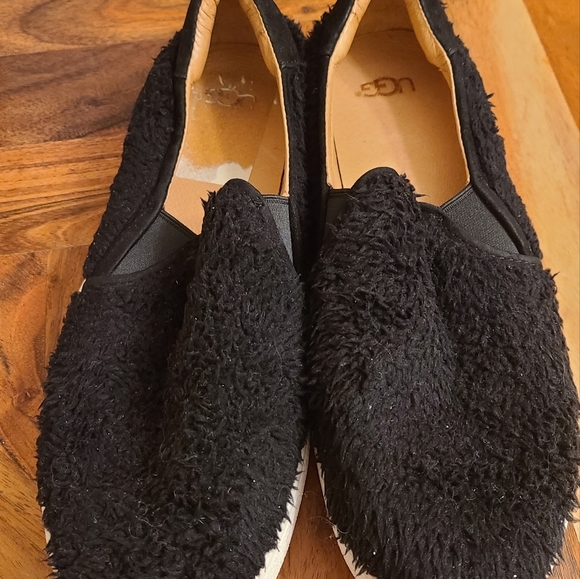 UGG Ricci Slip On Shoe size 7 in black sherpa EUC - Picture 3 of 6